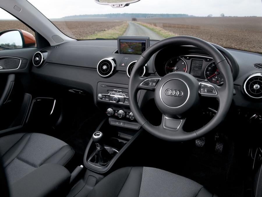 Торпедо Audi A1 Sportback TDI (8X) 2012 года  (UK) (фото 2 из 13)